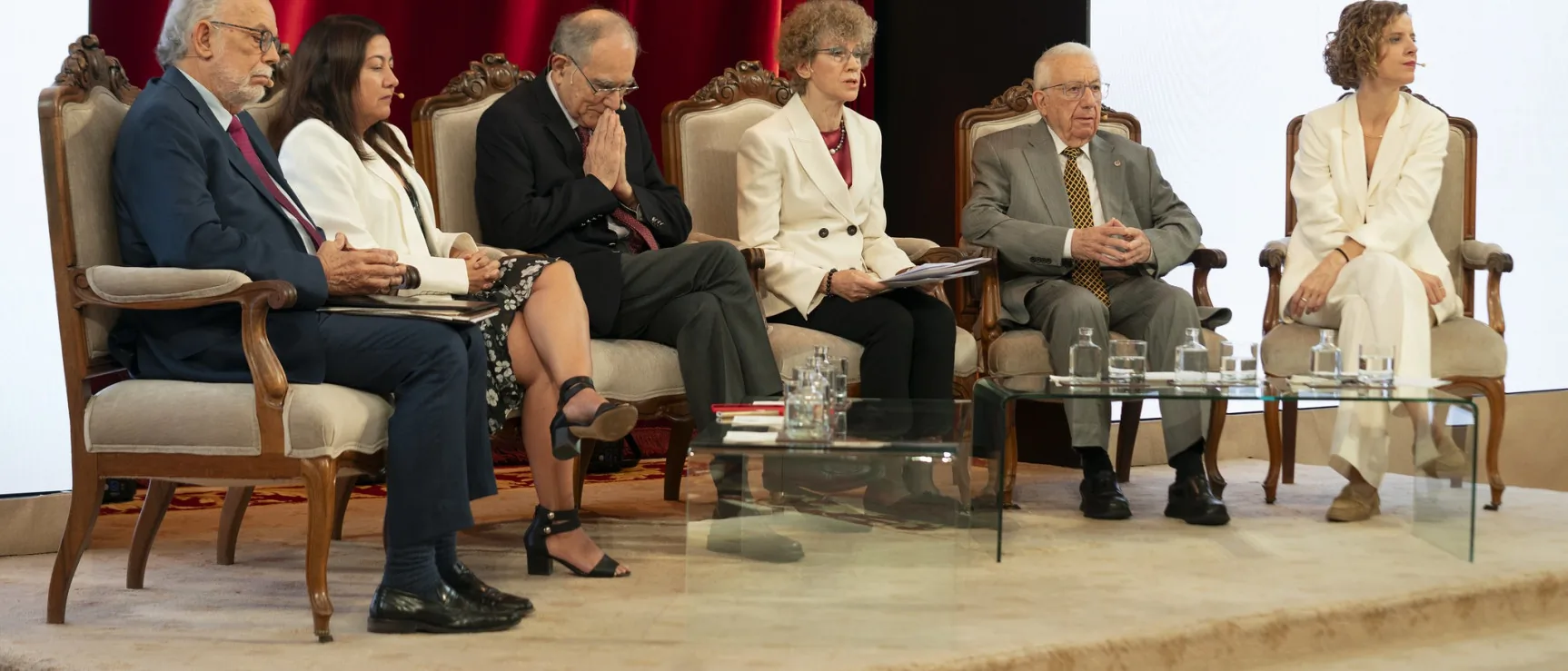 Panel de expertos durante la sesión sobre claridad en los lenguajes de especialidad en la I Convención de la Red Panhispánica