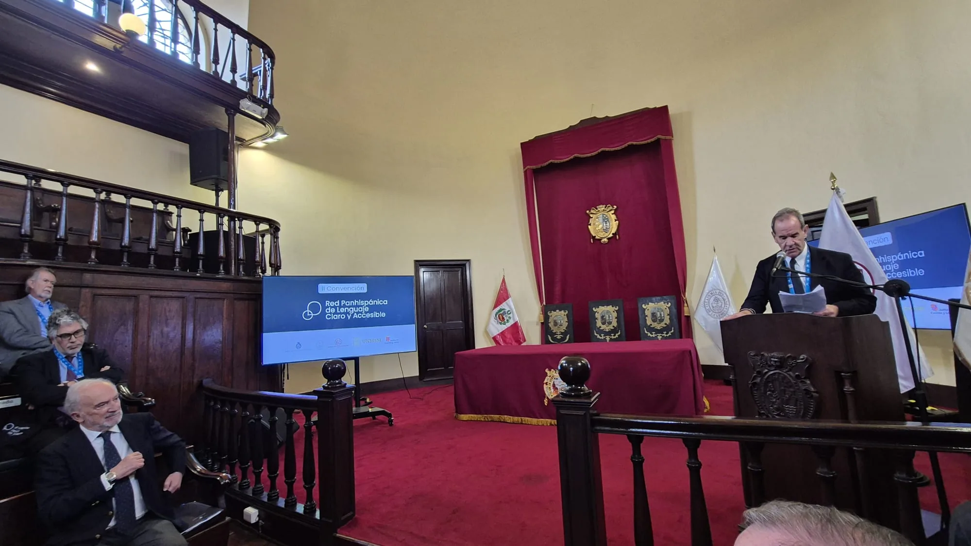 Clausura de la II Convención de la Red Panhispánica con autoridades y público asistente