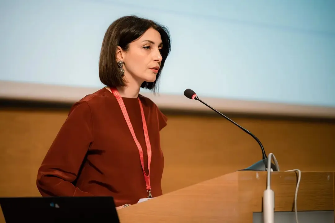 Anush Sukiasyán ofrece una charla sobre Plain Luxury Language y traducción jurídica en el Parlamento Europeo